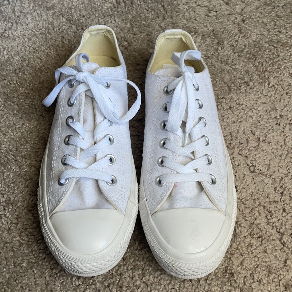 White textured converse - size 9